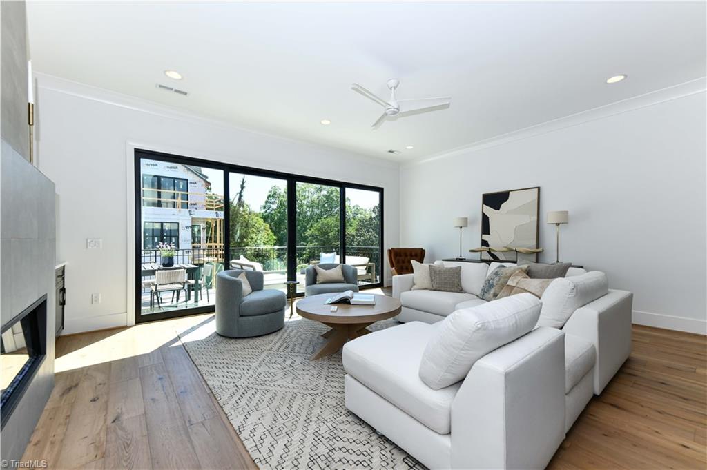 3237 W Friendly Avenue