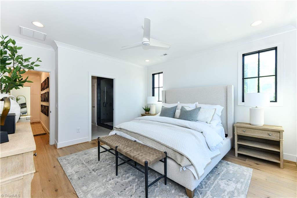 3237 W Friendly Avenue