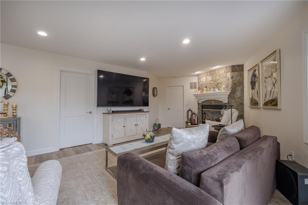 6004 Deer Park Circle