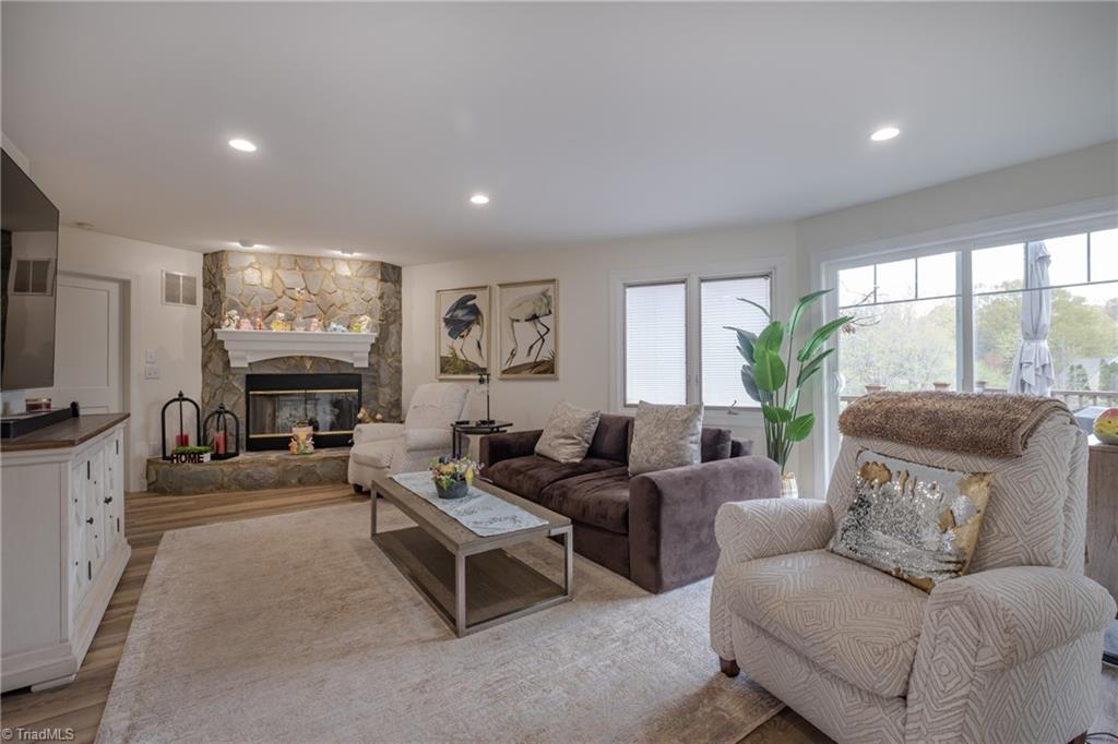 6004 Deer Park Circle