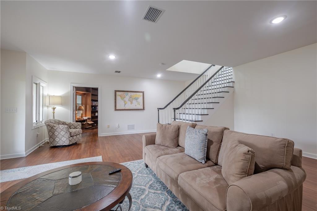 6004 Deer Park Circle