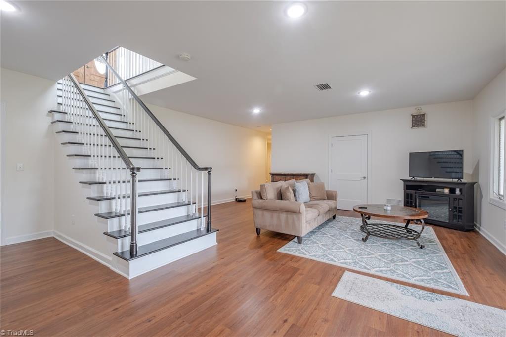 6004 Deer Park Circle