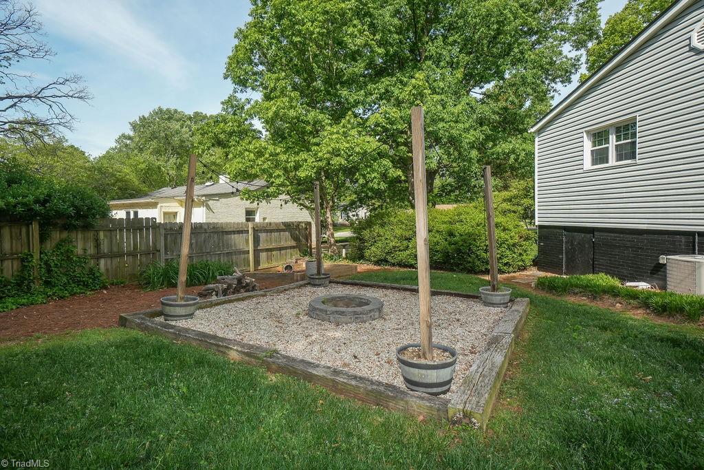 2821 Shady Lawn Drive