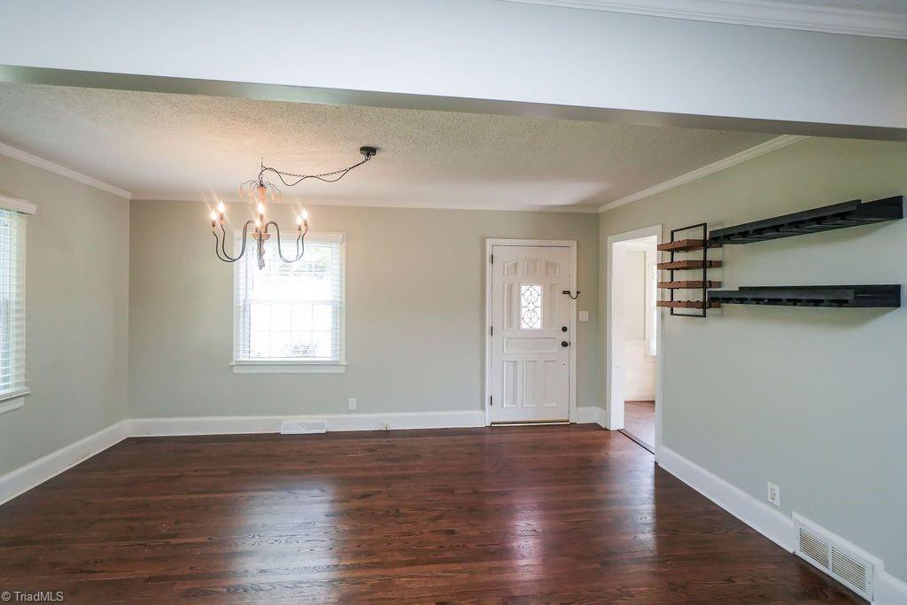 2821 Shady Lawn Drive