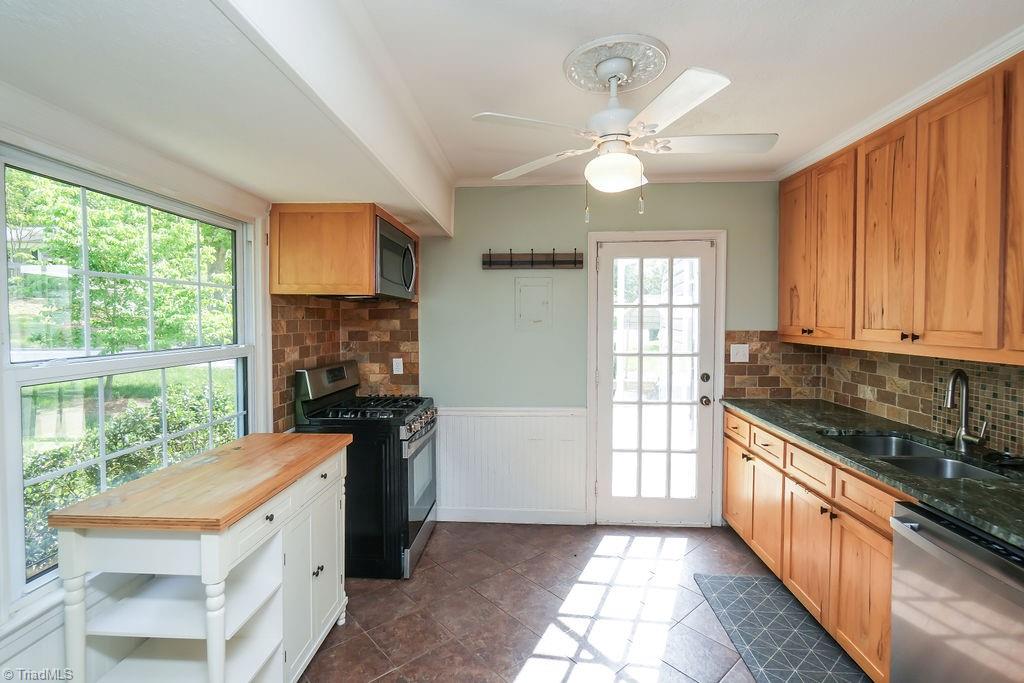 2821 Shady Lawn Drive