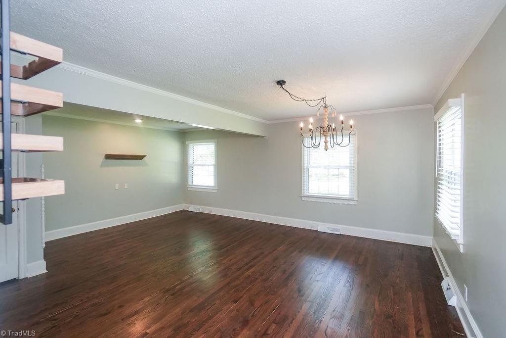 2821 Shady Lawn Drive