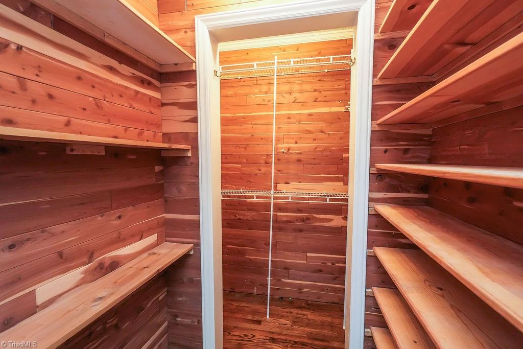 2821 Shady Lawn Drive