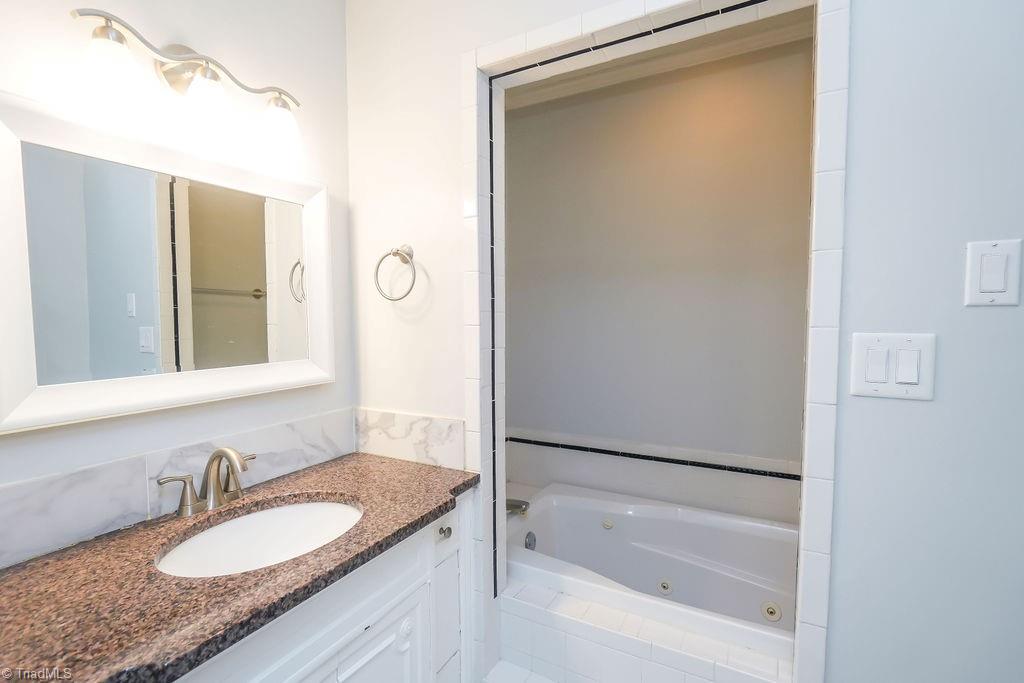 2821 Shady Lawn Drive