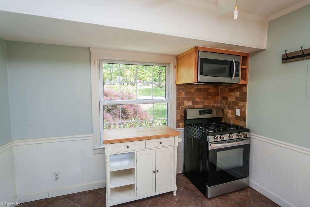 2821 Shady Lawn Drive