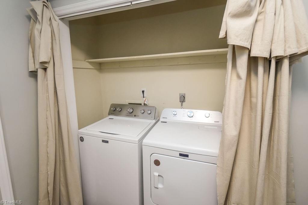 2821 Shady Lawn Drive