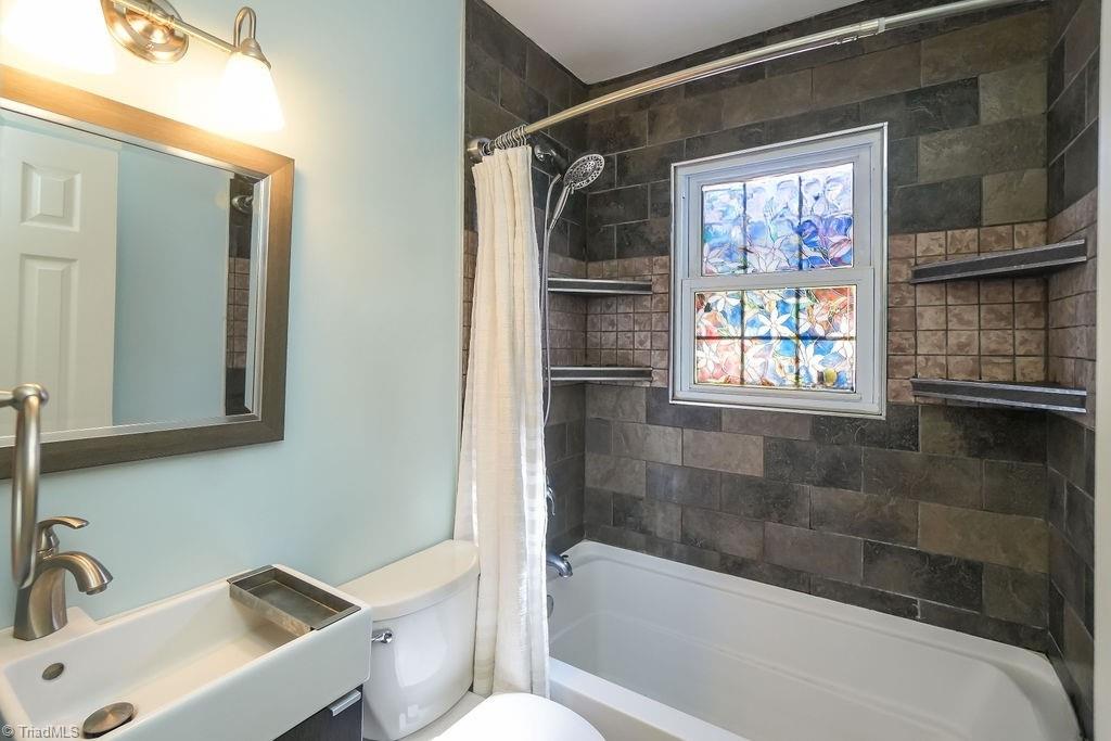 2821 Shady Lawn Drive