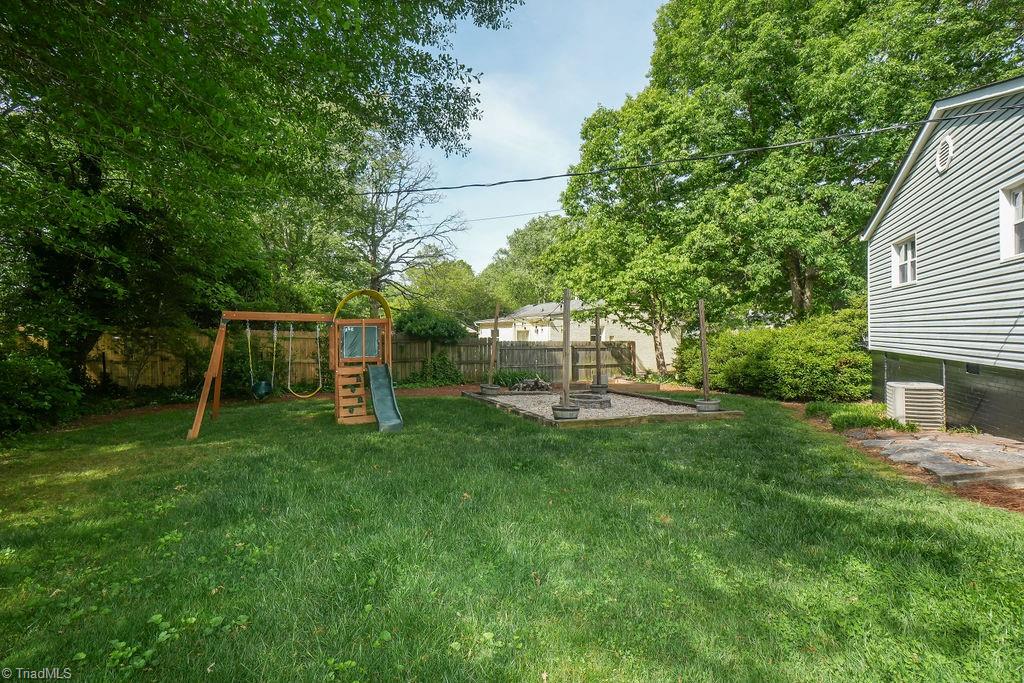 2821 Shady Lawn Drive