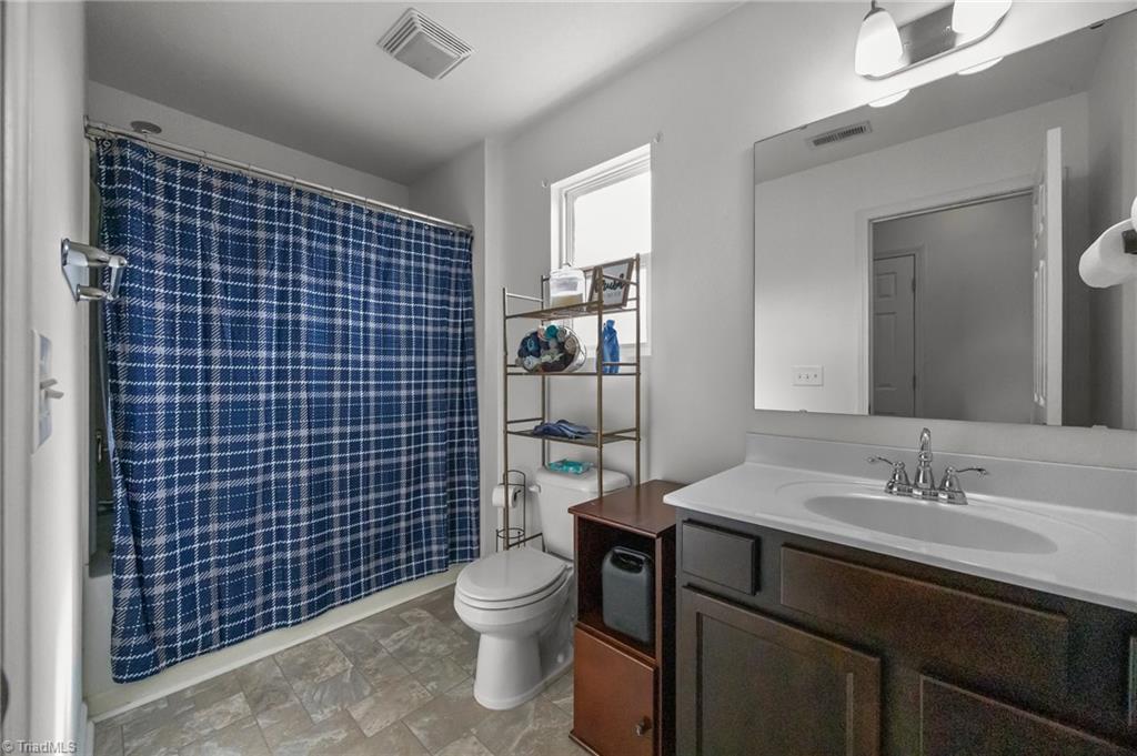 2206 Raptor Way, McLeansville
