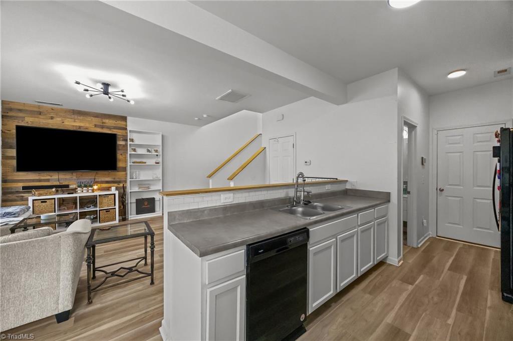 2206 Raptor Way, McLeansville