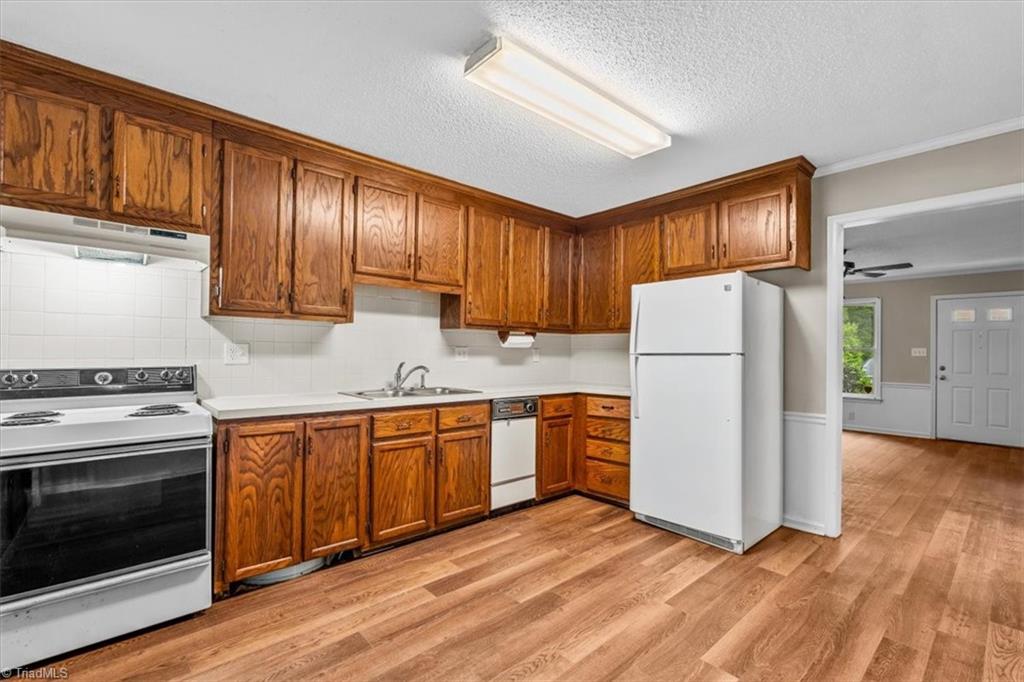 811 Brickwood Court, Winston-Salem