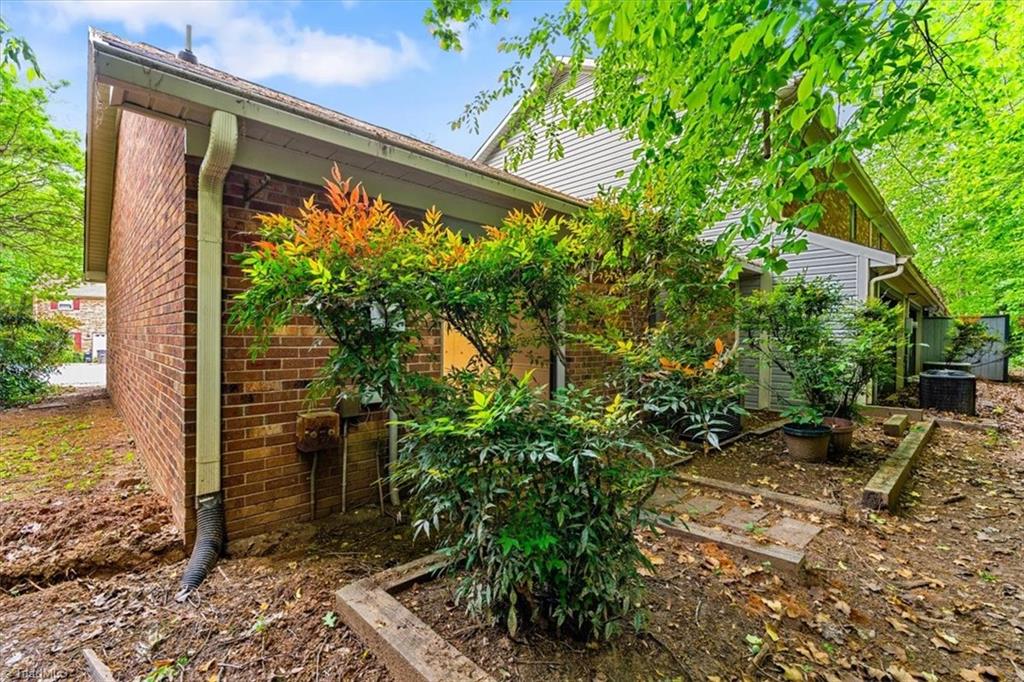 811 Brickwood Court, Winston-Salem