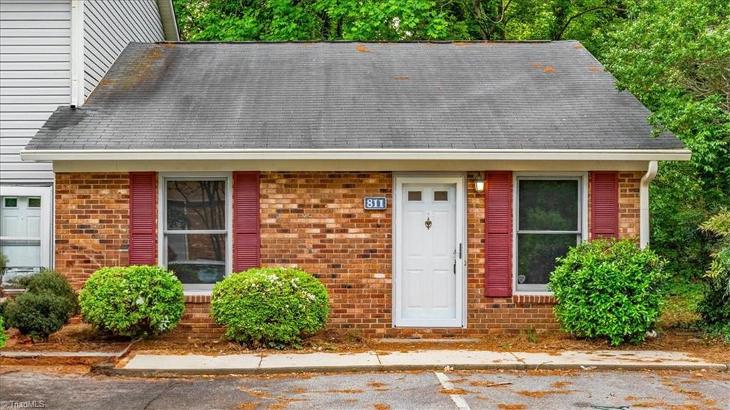 811 Brickwood Court, Winston-Salem
