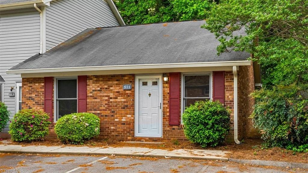811 Brickwood Court, Winston-Salem