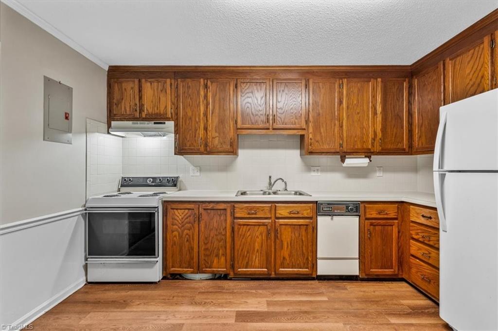 811 Brickwood Court, Winston-Salem
