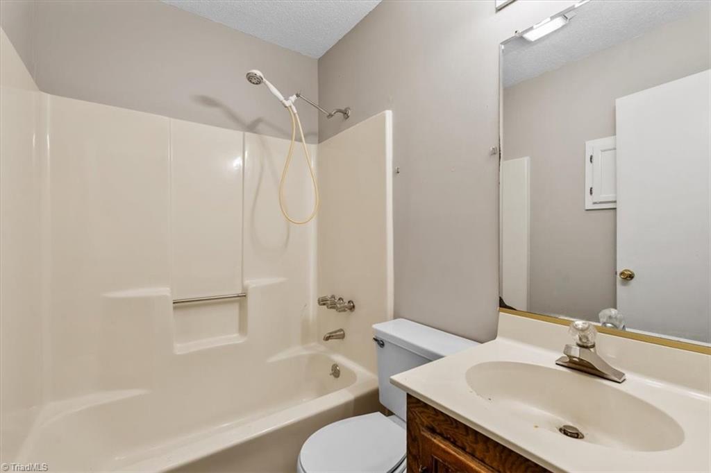 811 Brickwood Court, Winston-Salem