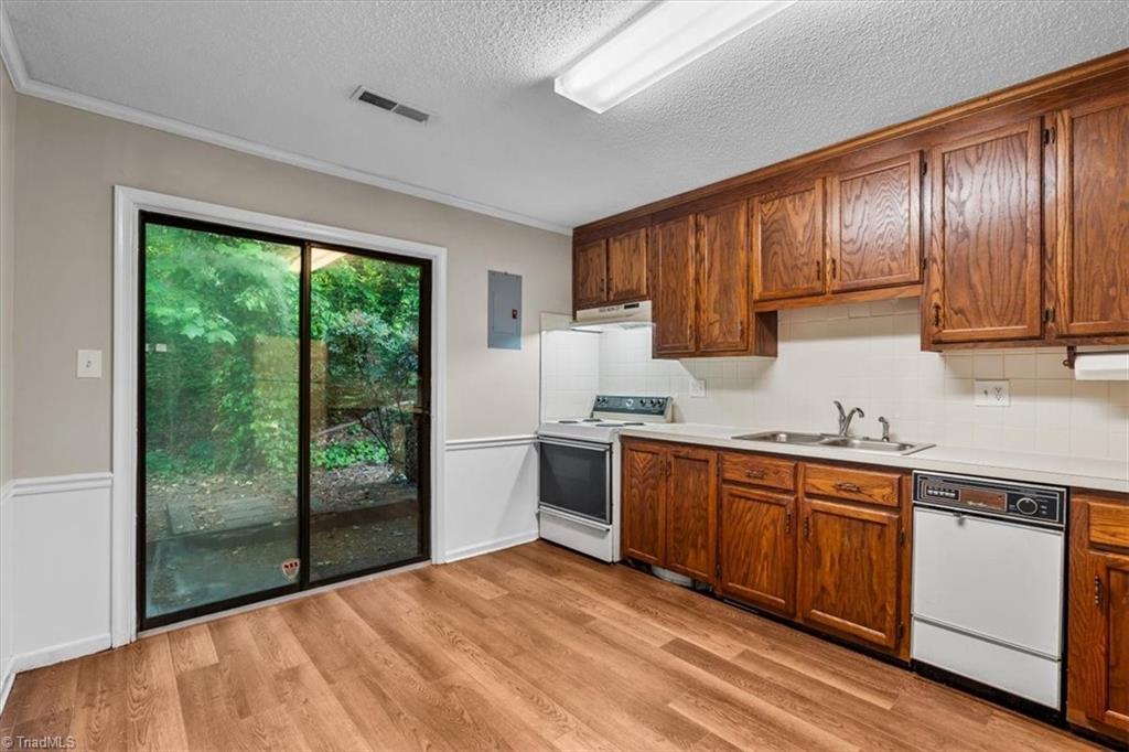 811 Brickwood Court, Winston-Salem