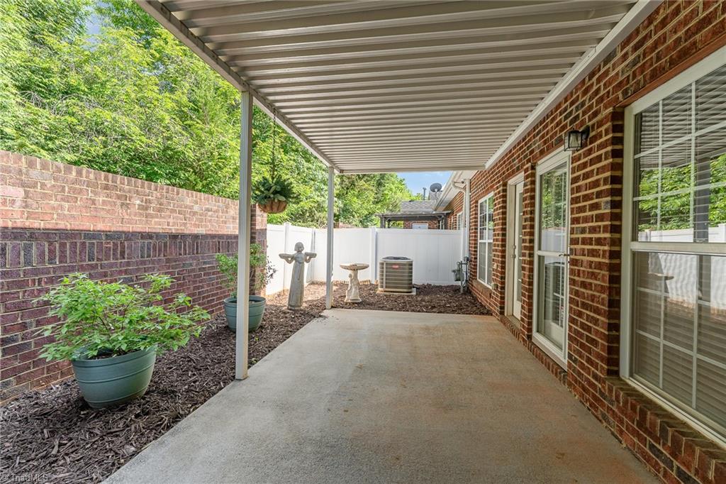 2093 Salisbury Square, Winston-Salem