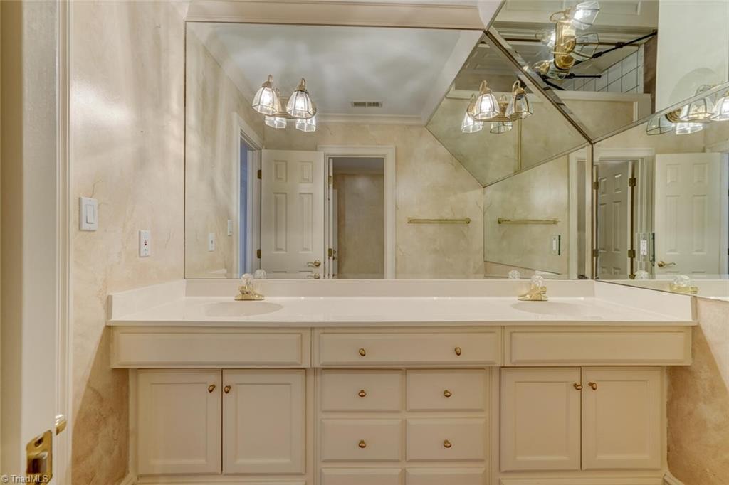 1916 Falmouth Drive, Greensboro