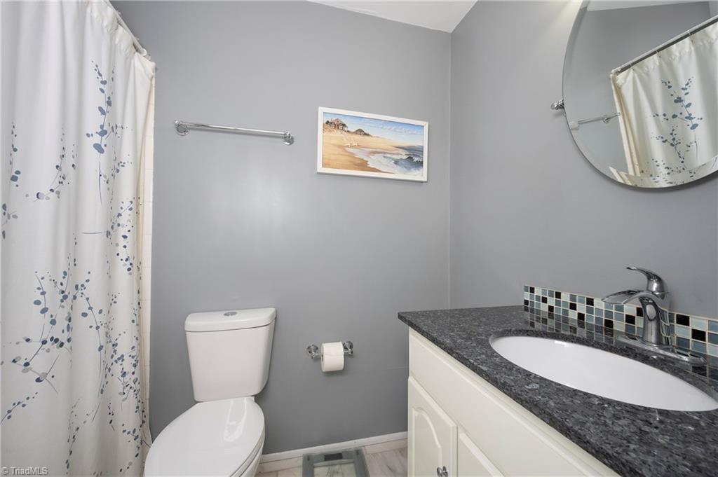 1338 Waybridge Lane, Winston-Salem