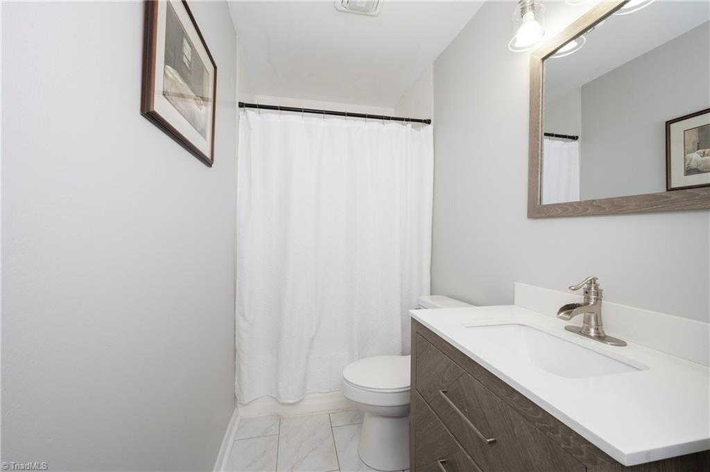 1338 Waybridge Lane, Winston-Salem