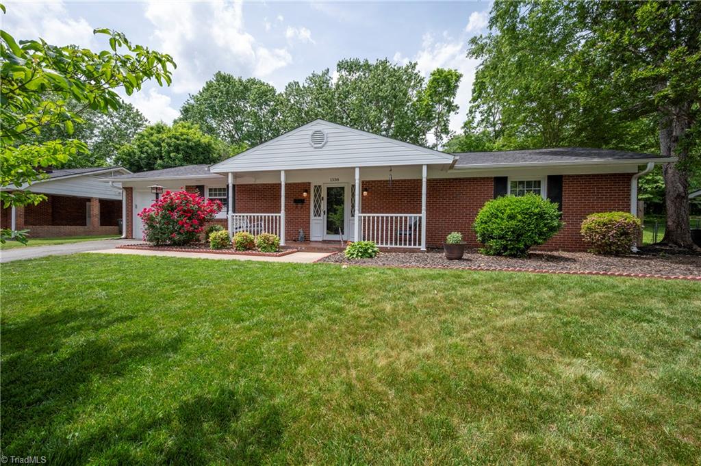 1338 Waybridge Lane, Winston-Salem