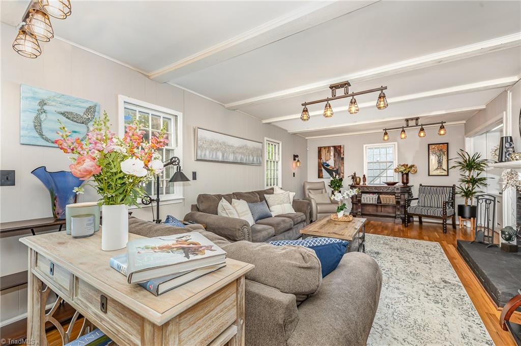 3402 Cottage Place