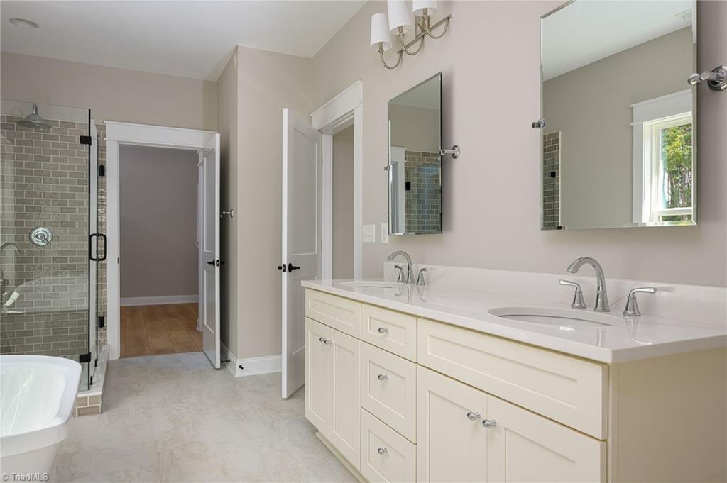 4211 Gracewood Farm Drive, Winston-Salem