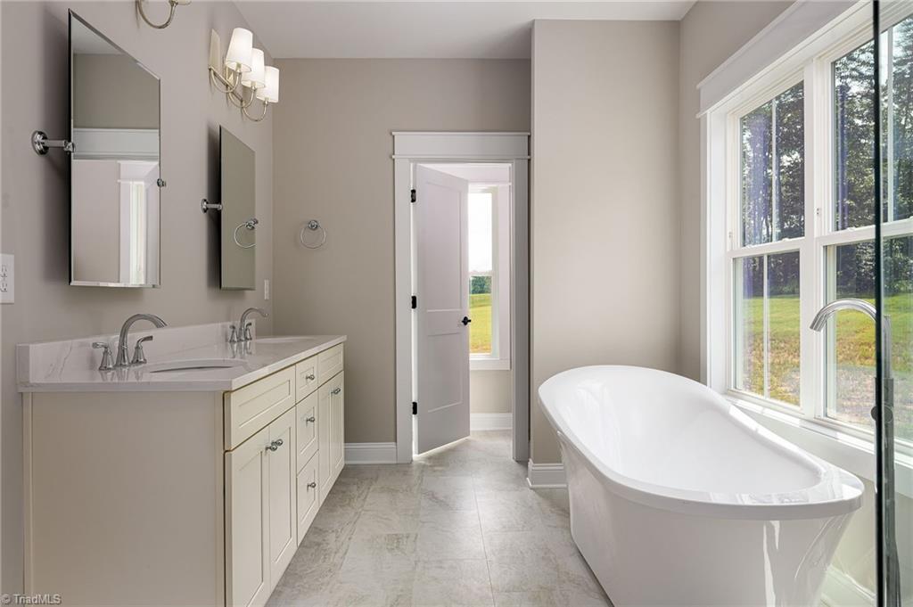 4211 Gracewood Farm Drive, Winston-Salem