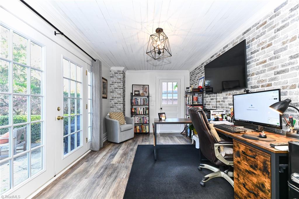 1406 W Cornwallis Drive