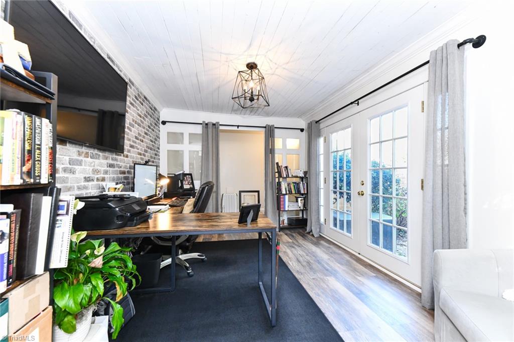 1406 W Cornwallis Drive