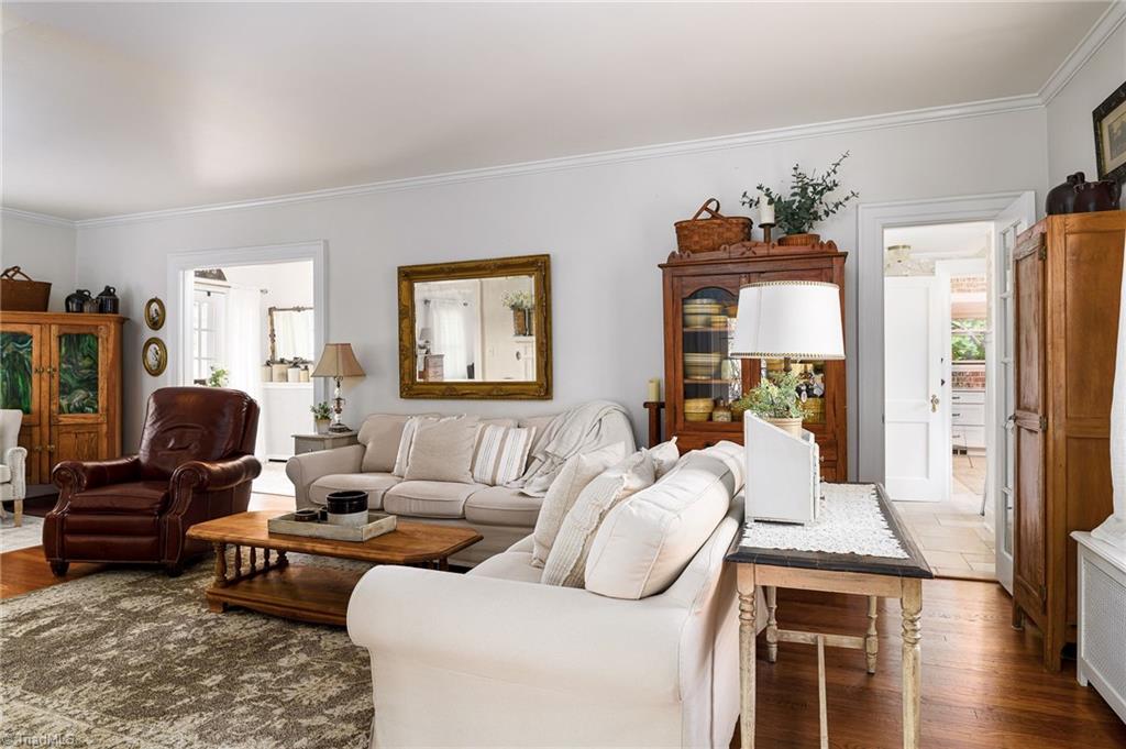 1406 W Cornwallis Drive