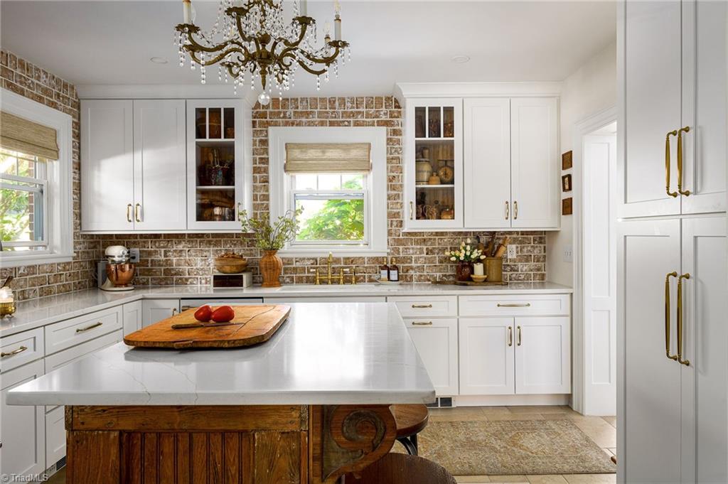 1406 W Cornwallis Drive