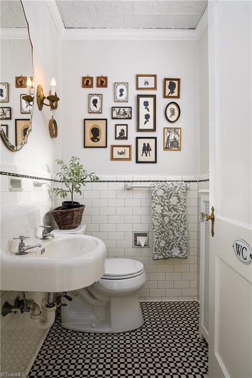 1406 W Cornwallis Drive