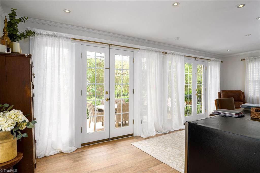 1406 W Cornwallis Drive