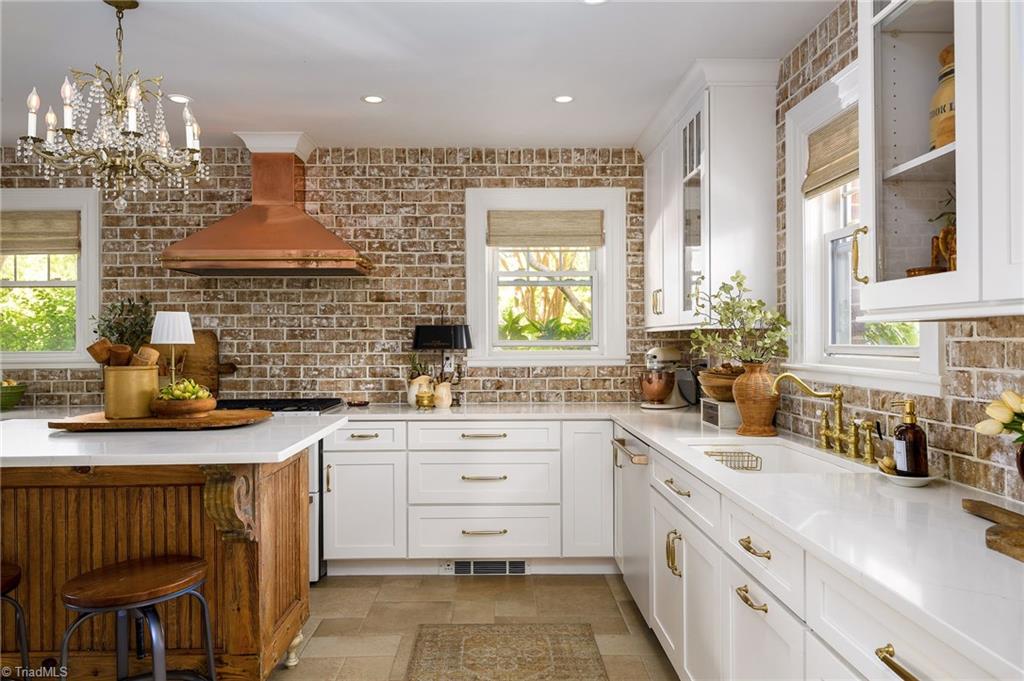 1406 W Cornwallis Drive