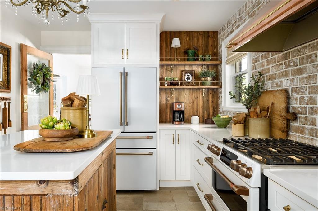 1406 W Cornwallis Drive