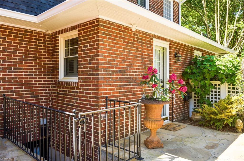 1406 W Cornwallis Drive