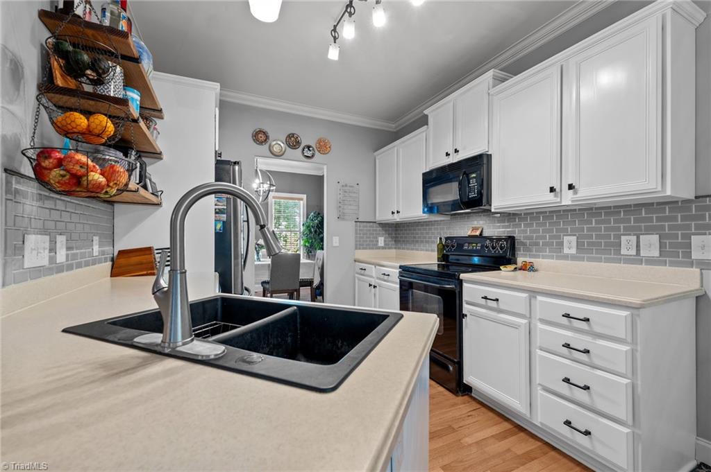4206 Peppervine Trail