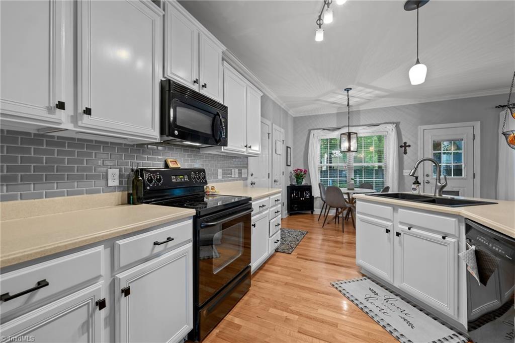 4206 Peppervine Trail