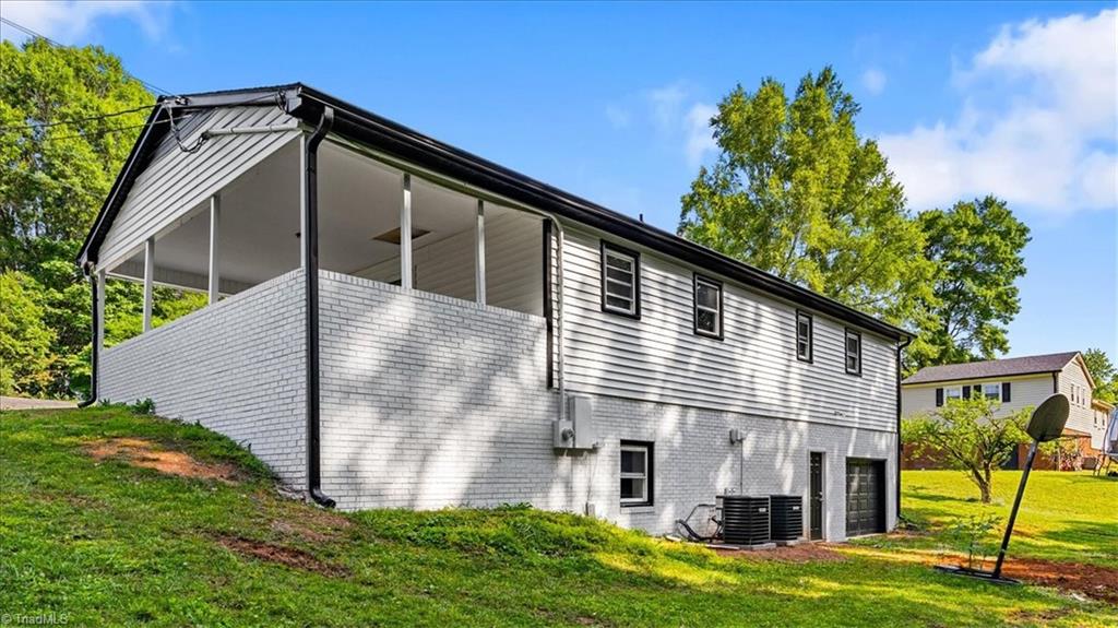 948 Sportsmans Drive, Winston-Salem