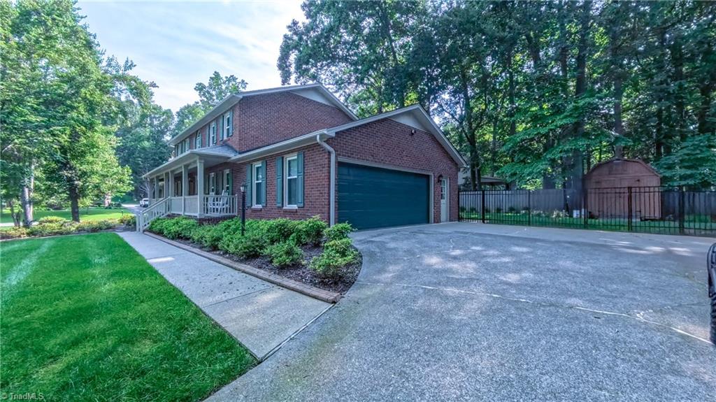 1901 Glenacre Court