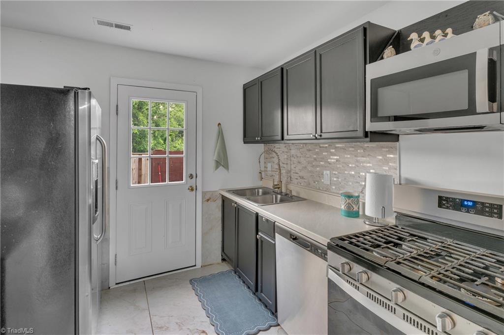 3911 Pioneer Way # B