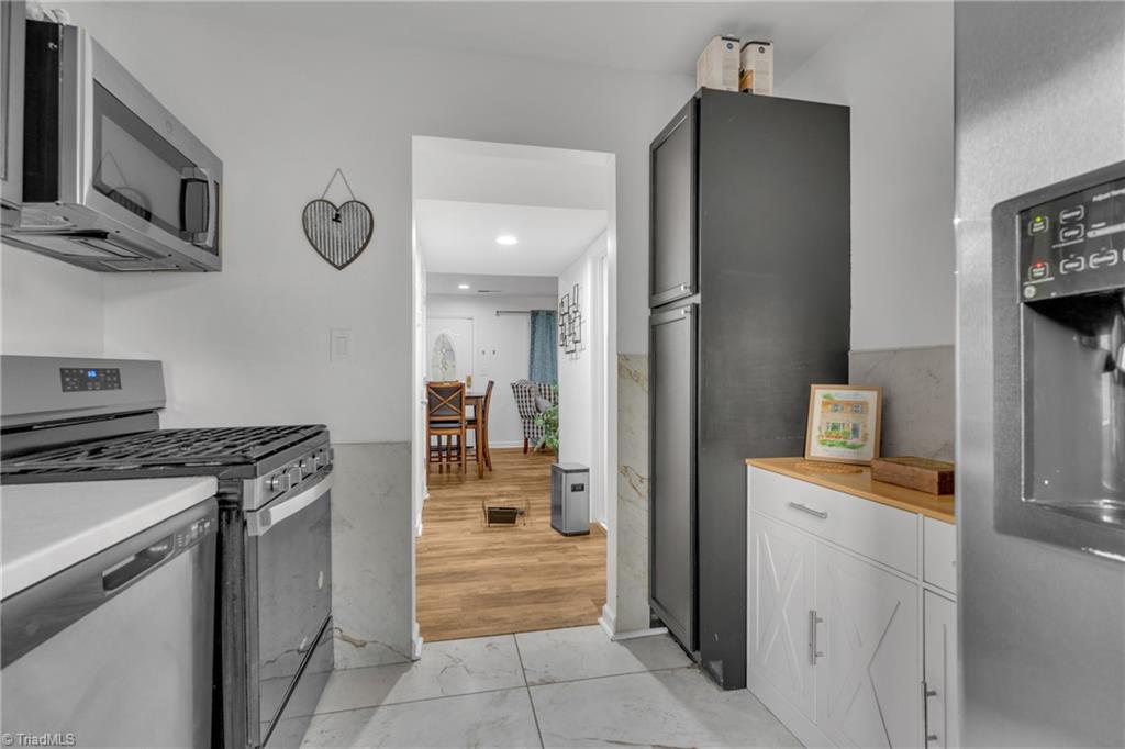 3911 Pioneer Way # B