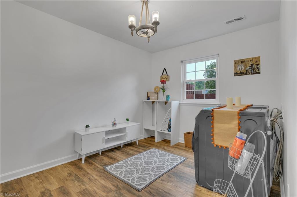 3911 Pioneer Way # B