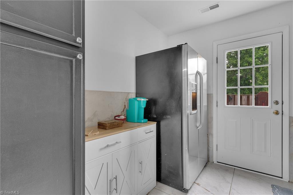 3911 Pioneer Way # B